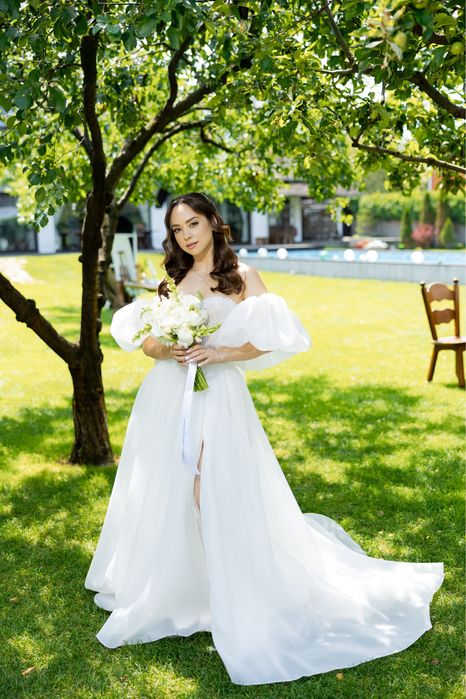 Продам весільну сукню
