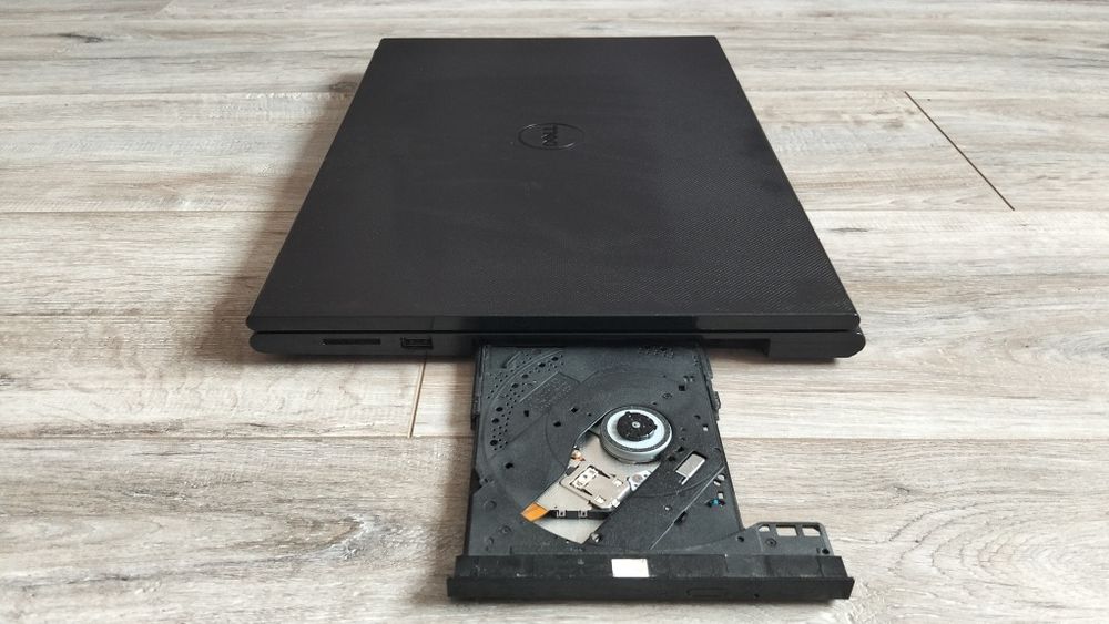 Ноутбук Dell Inspiron 3541 / 8 ГБ RAM / SSD 120 ГБ / AMD A6
