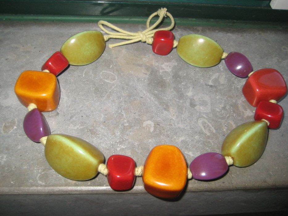 Elegant Necklace, Hard Stone (NEW)