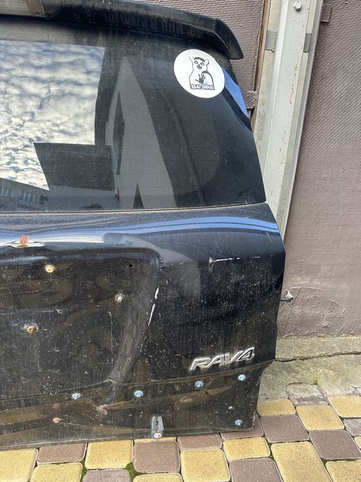 Крышка багажника  toyota rav4 2011