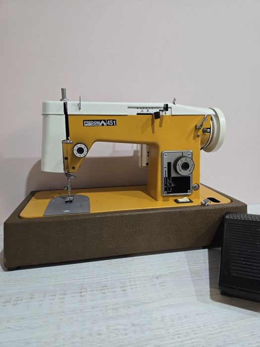 Maszyna do szycia Łucznik Predom 451.