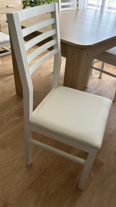 Mesa extensivel com 4 cadeiras