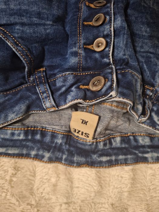 Sspodnie XL na guziki z zamka