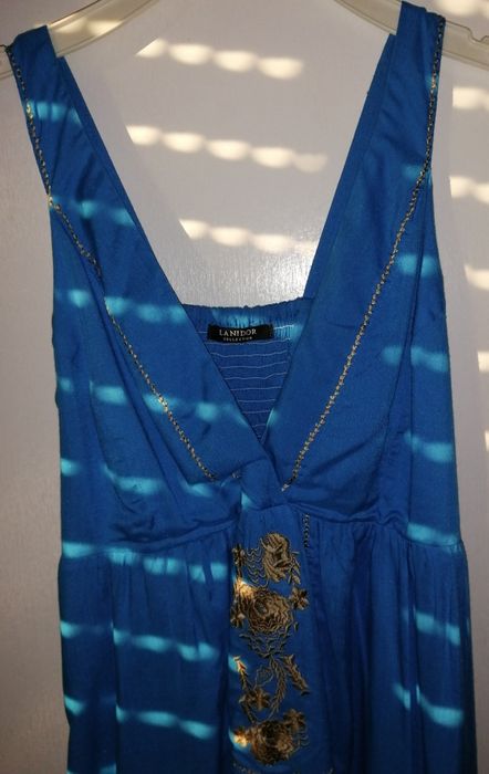 Vestido azul comprido de verão