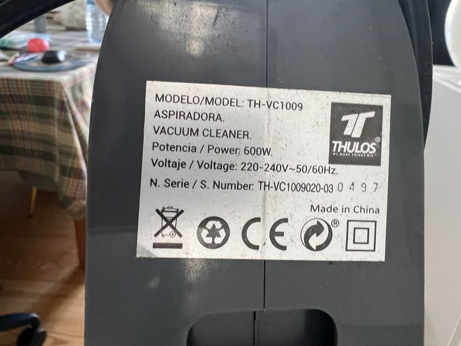 Aspirador vertical com cabo de 4 metros