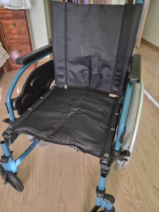Cadeira de rodas dobrável Invacare Action 1R