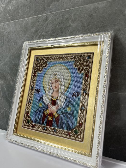 Ікона «Пресвята Богородиця» вишита бісером
