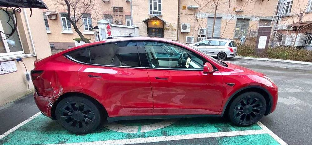 Tesla model Y, 2021, 7 місць