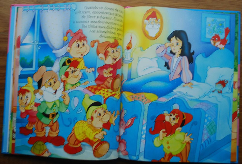 Branca de Neve (O livro é de capa lavável e almofadada)