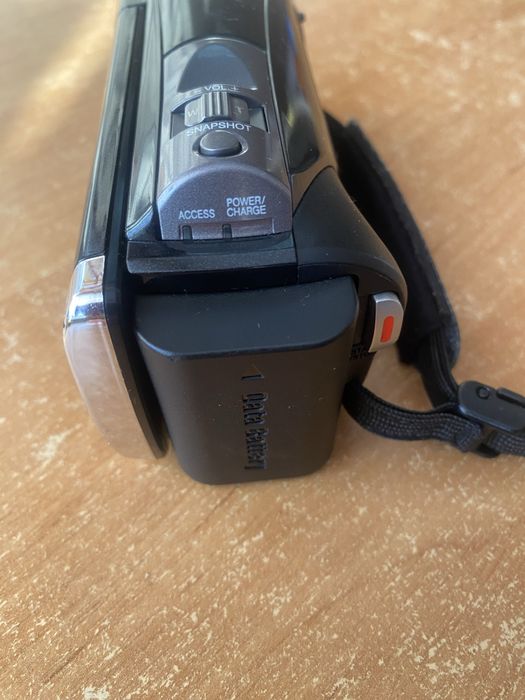 Видеокамера JVC GZ-E305BE