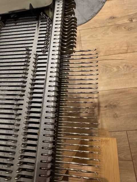 Maszyna dziewiarska jednopłytowa