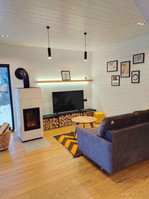 Шикарный сучасный котедж з мальовничими краєвидами гори Карпати є чан