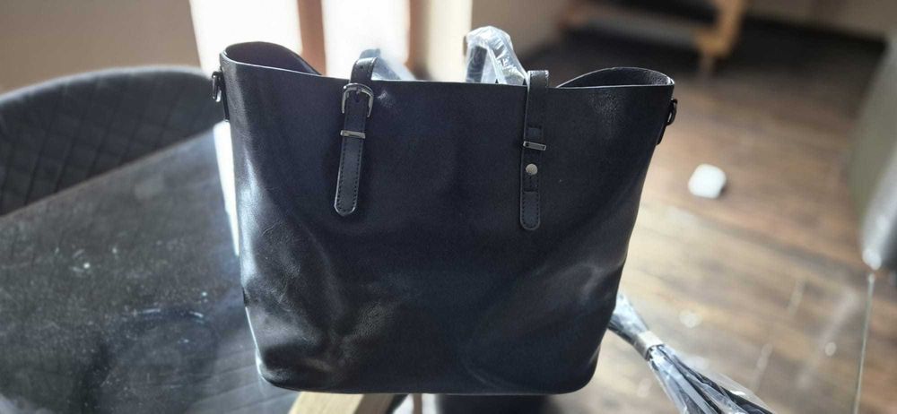 Torebka damska w stylu Vintage czarna skóra z lekkim połyskiem