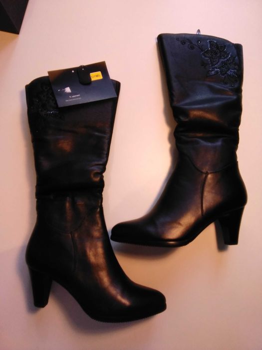 Кожаные сапожки 38-39 размера.