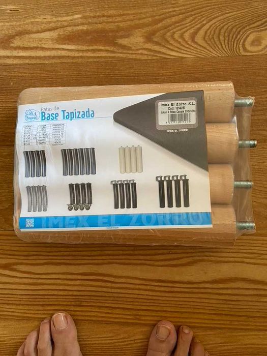 Pés de cama ou sofá em madeira