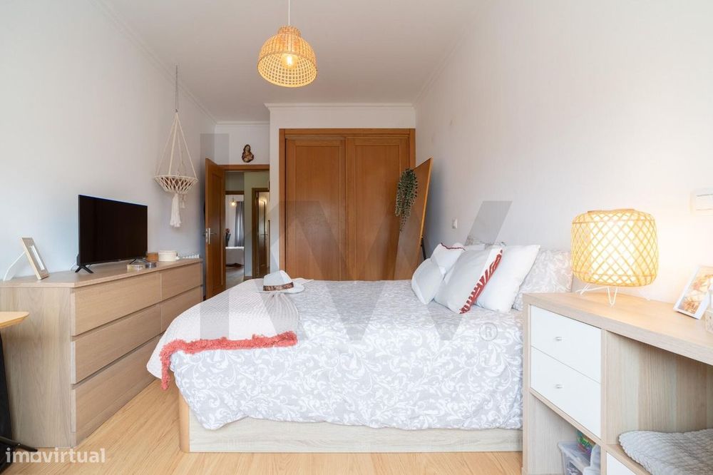 Apartamento T3 com Suite, Arrecadação e Garagem para 3 Carros