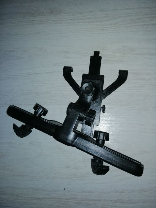 Крепления для  планшета в машину