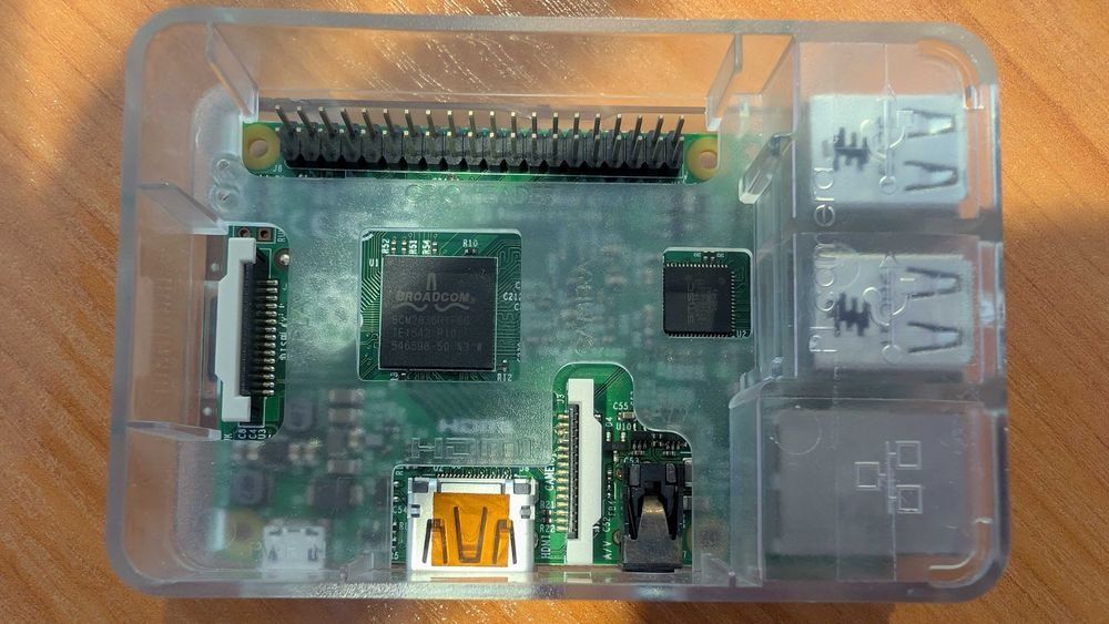 Raspberry Pi 2 Model B v1.1 + 8GB + nowy zasilacz 5.1V/3A