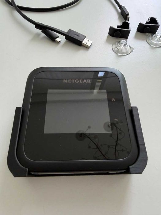 Netgear Nighthawk M6 Pro MR6450 z anteną zewnętrzną i uchwytem