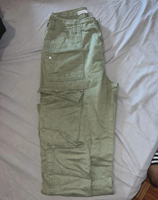 Calça Cargo verde da Bershka
