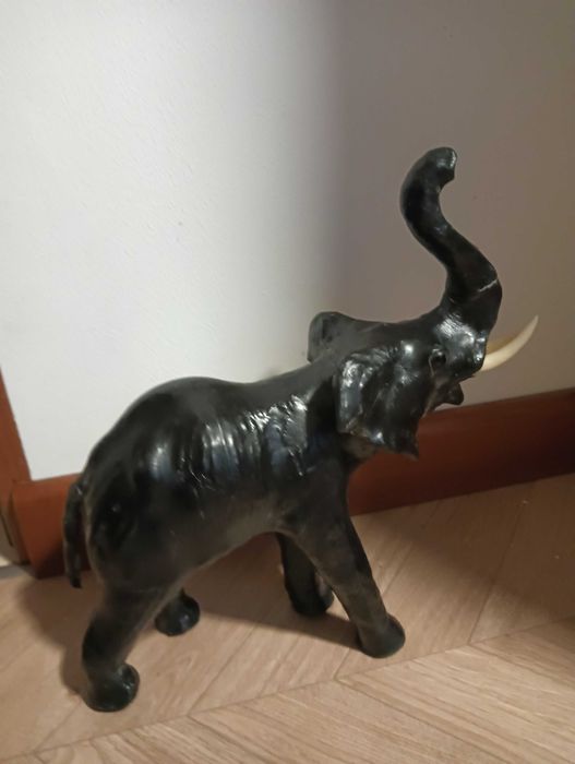 Figurka słoń czarny skóra Papier Mache