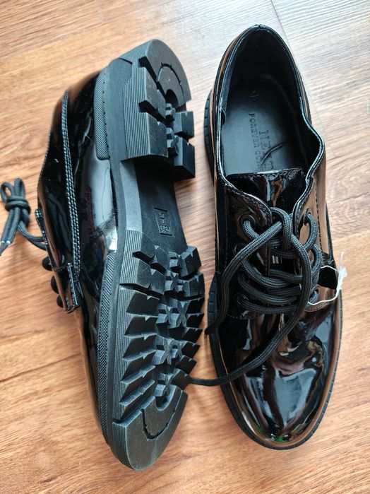 Lakierowane lordsy loafersy Next 41