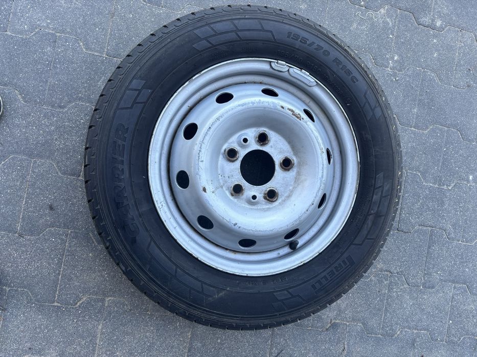 Opona pirelli carrier 195 70 15c