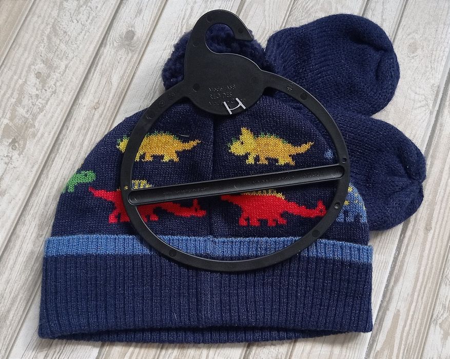 Комплект шапка и варежки