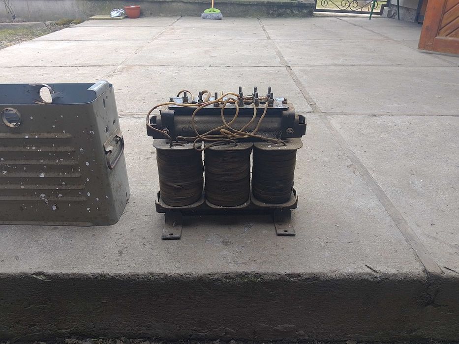 Трансформатор 380 /220/127 вольт