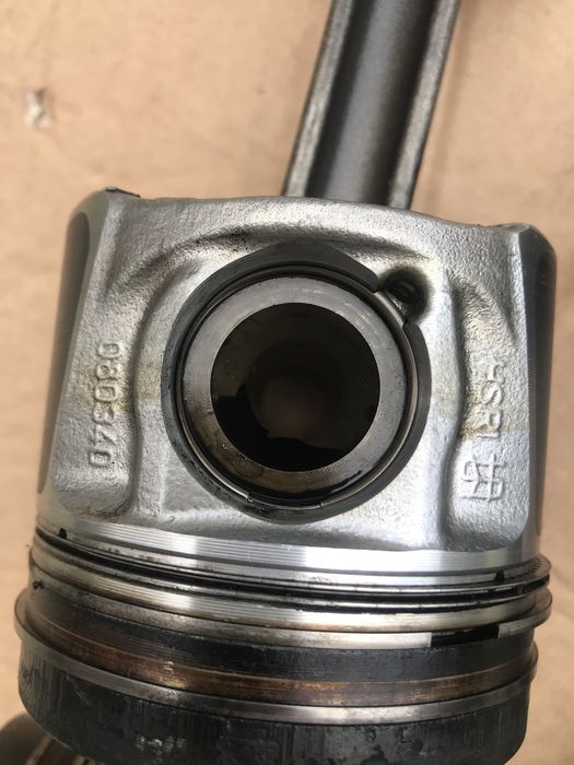 Поршень з шатуном Renault  080340 R9M