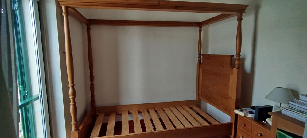 Cama Dossel de corpo e meio