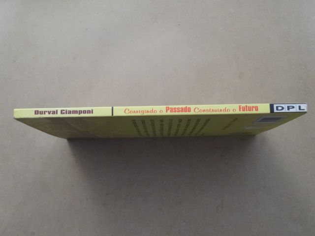 Corrigindo o Passado Construindo o Futuro de Durval Ciamponi