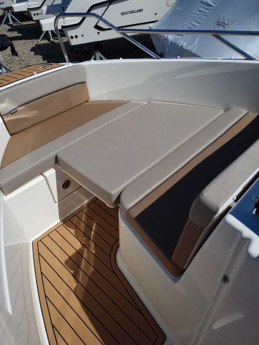 Łódź motorowa Quicksilver 675 Bowrider z silnikiem Mercury F200 V6