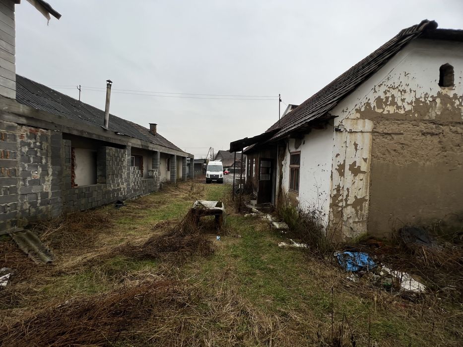 Продам будинок із земельною ділянкою в центрі Іршави