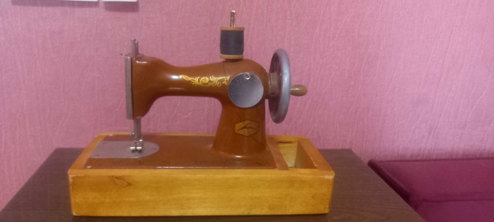Дитяча швейна машинка ДШМ - 1
