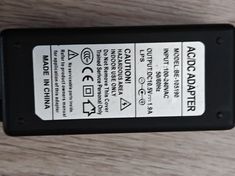 блок живлення  для техніки  10.5 v - 1.9A, на фото опис