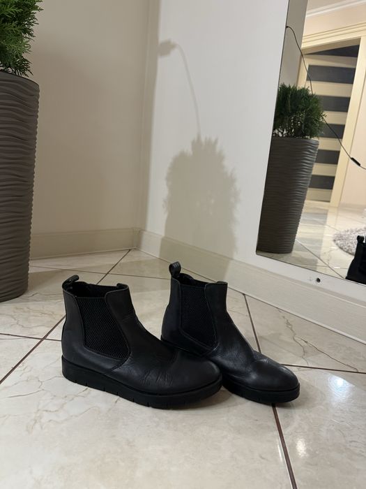 Шкіряне взуття в ідеальному стані