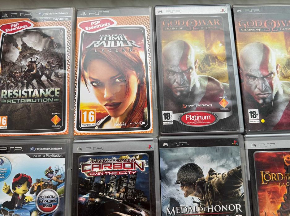 Sony playstation PSP UMD диски - коллекция из восьми дисков.