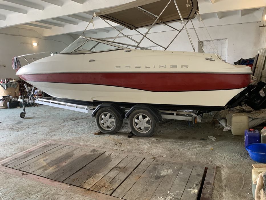 Катер Bayliner Capri212