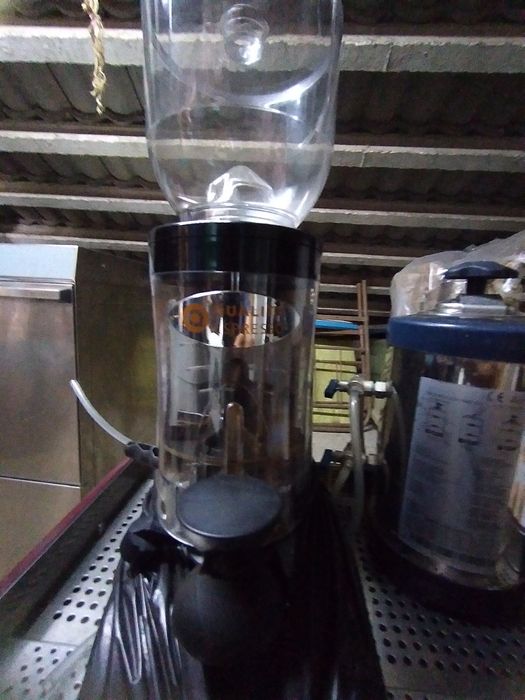 Vende-se moinho de café