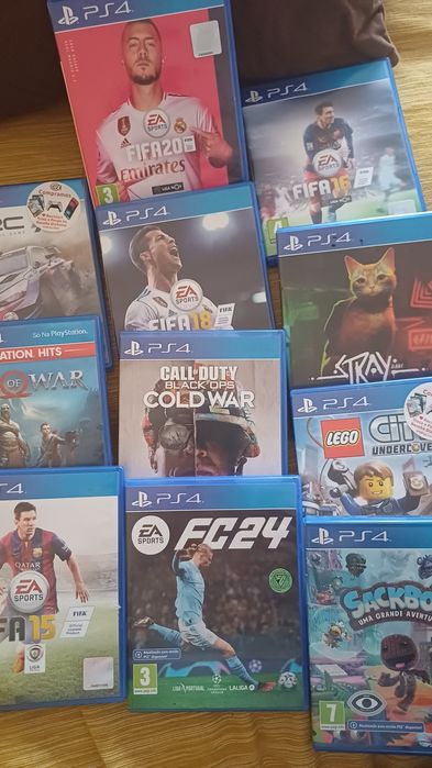 Playstarion 4, com 3 comandos