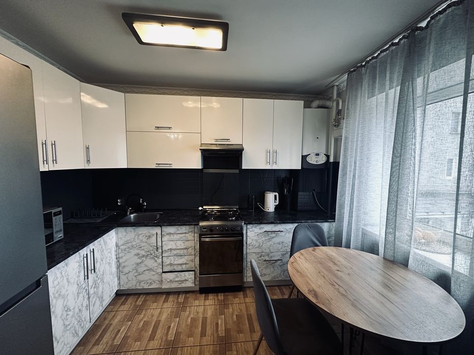 Продам 4-х кімнатну кваритиру Бурштин