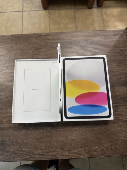 Open Box iPad 11 a16 256gb Silver Wifi