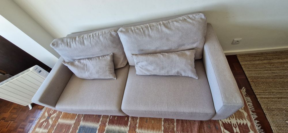 Sofá 3 lugares de 207cm x 84cm