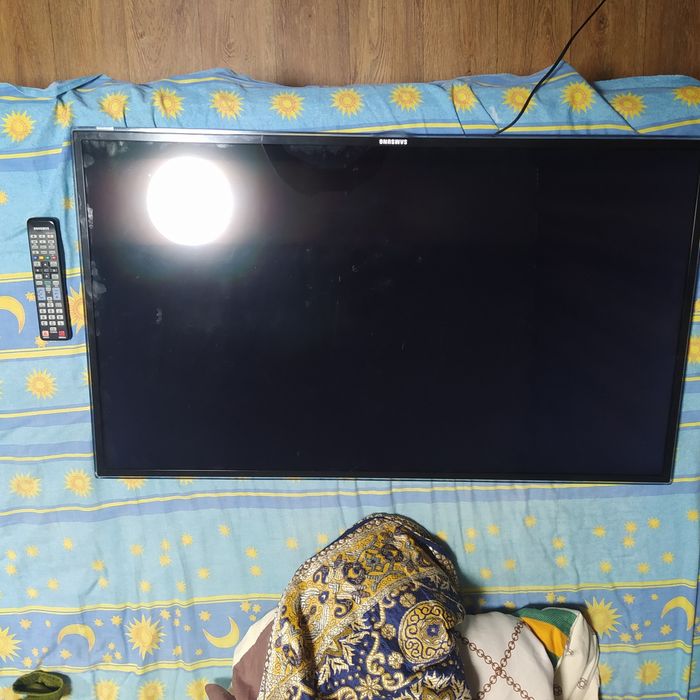 Продам телевізор SAMSUNG на запчастини
