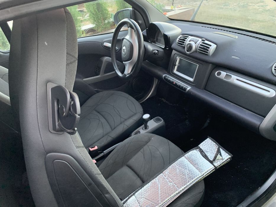 Vendo smart fortwo 2013 exclusivamente para pecas , vendo inteiro atencao carro vai sem documento so para pecas