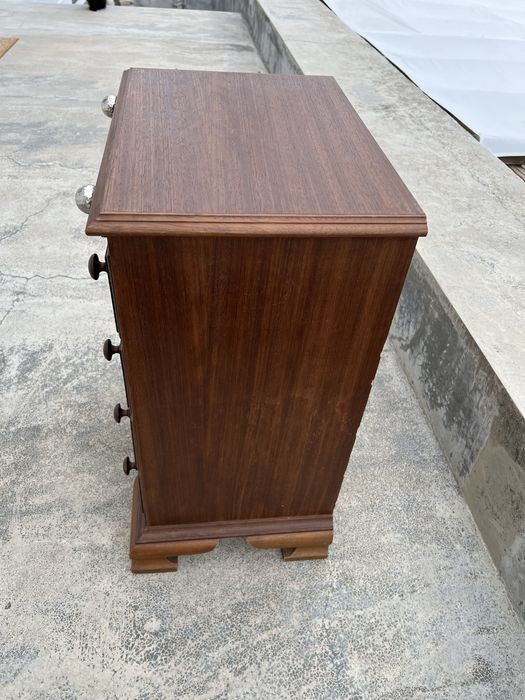 Conjunto mesas de cabeceira estilo “D. Maria”