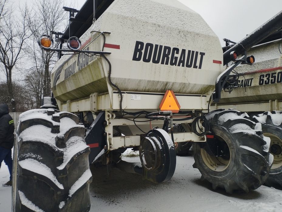 Бункери насінєві Bourgault -8810-54. 2009р