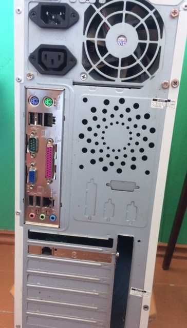 Системний блок ПК компьютер рабочий.