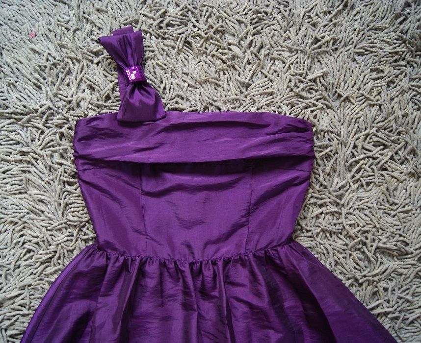Elegancka Sukienka r.S/M rozkloszowana